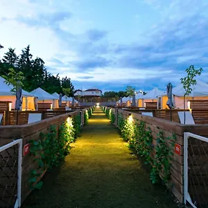 Οργανωμένο κάμπινγκ Sueno Bungalows, Νέα Μουδανιά